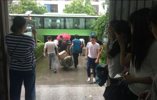 欢送2015级学生到企业顶岗实习