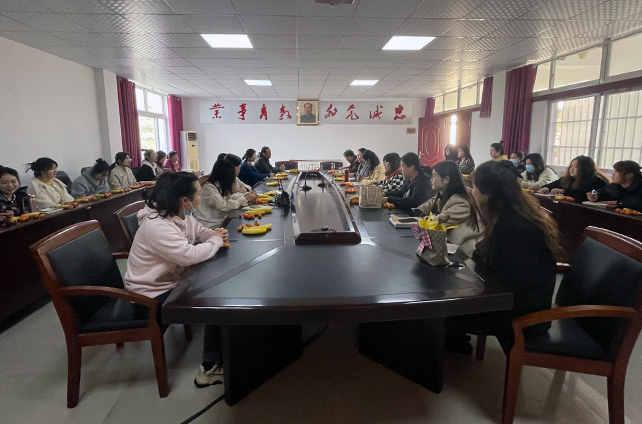 我院召开庆祝第99个妇女节座谈会