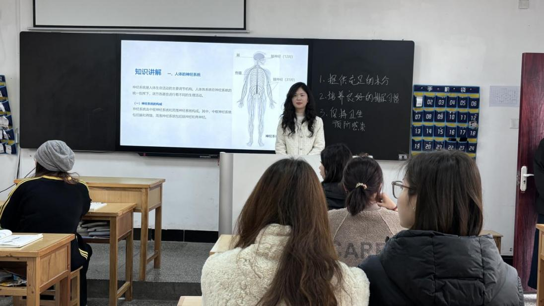 艺术建工系组织教师集体学习优秀教师授课