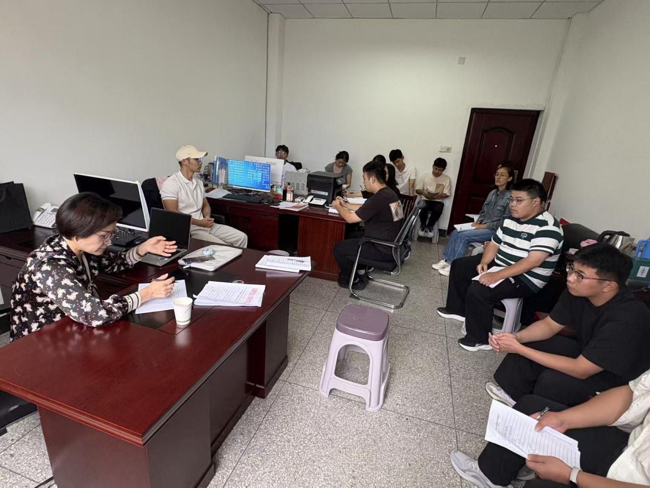 信息工程系党支部开展 党员活动日读书会