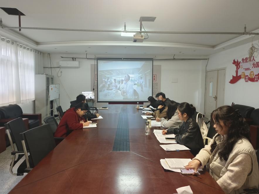 教学党支部全体党员观看 2025年高校党组织示范微党课第七讲