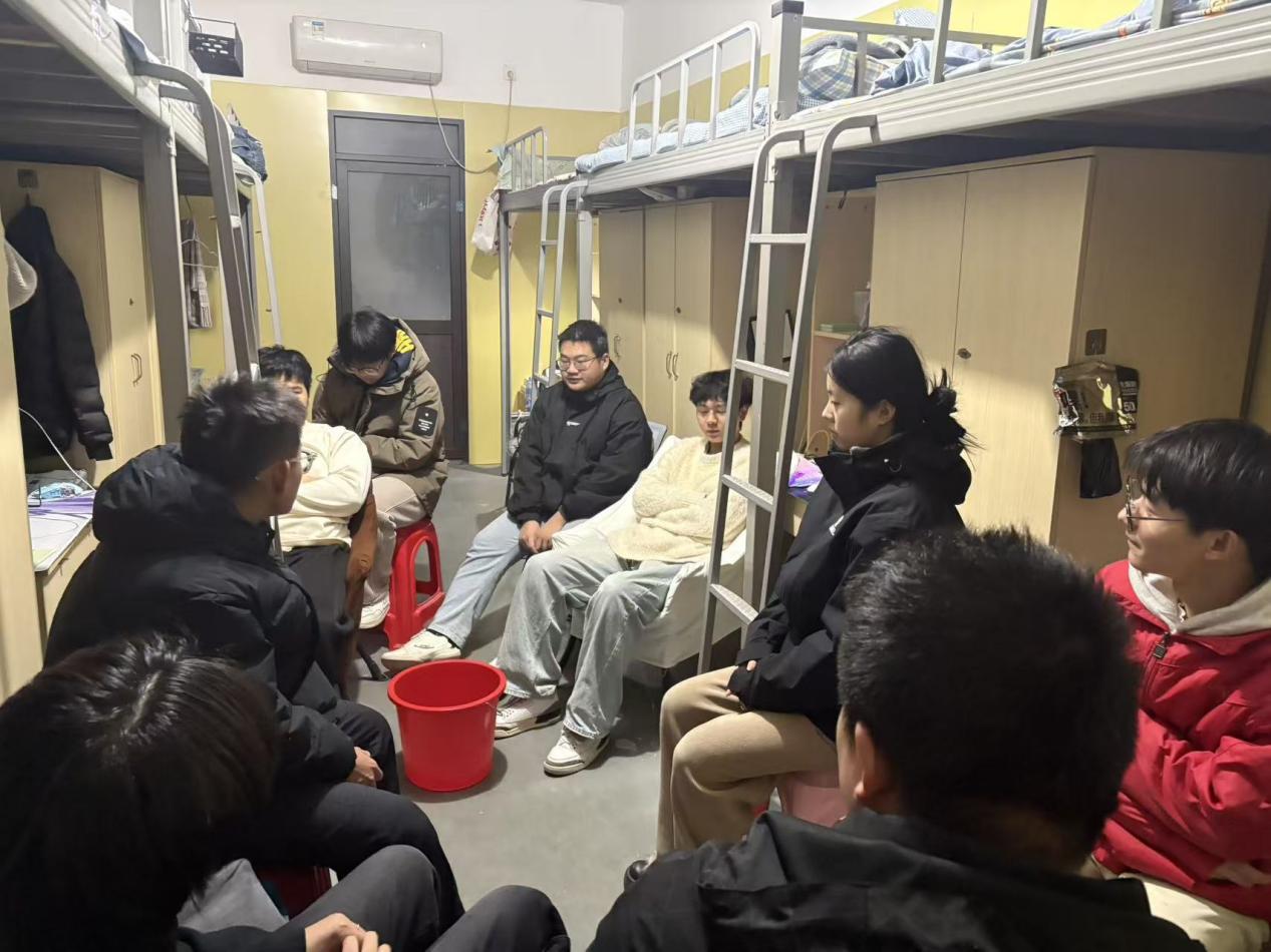 排查安全隐患 守护学子平安 ——信息工程系开展宿舍安全查寝工作