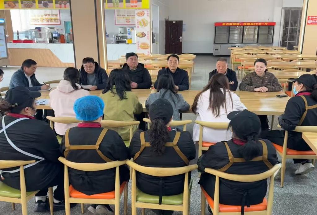 机关党支部开展“党建引领筑防线 食品安全护校园”主题党日活动