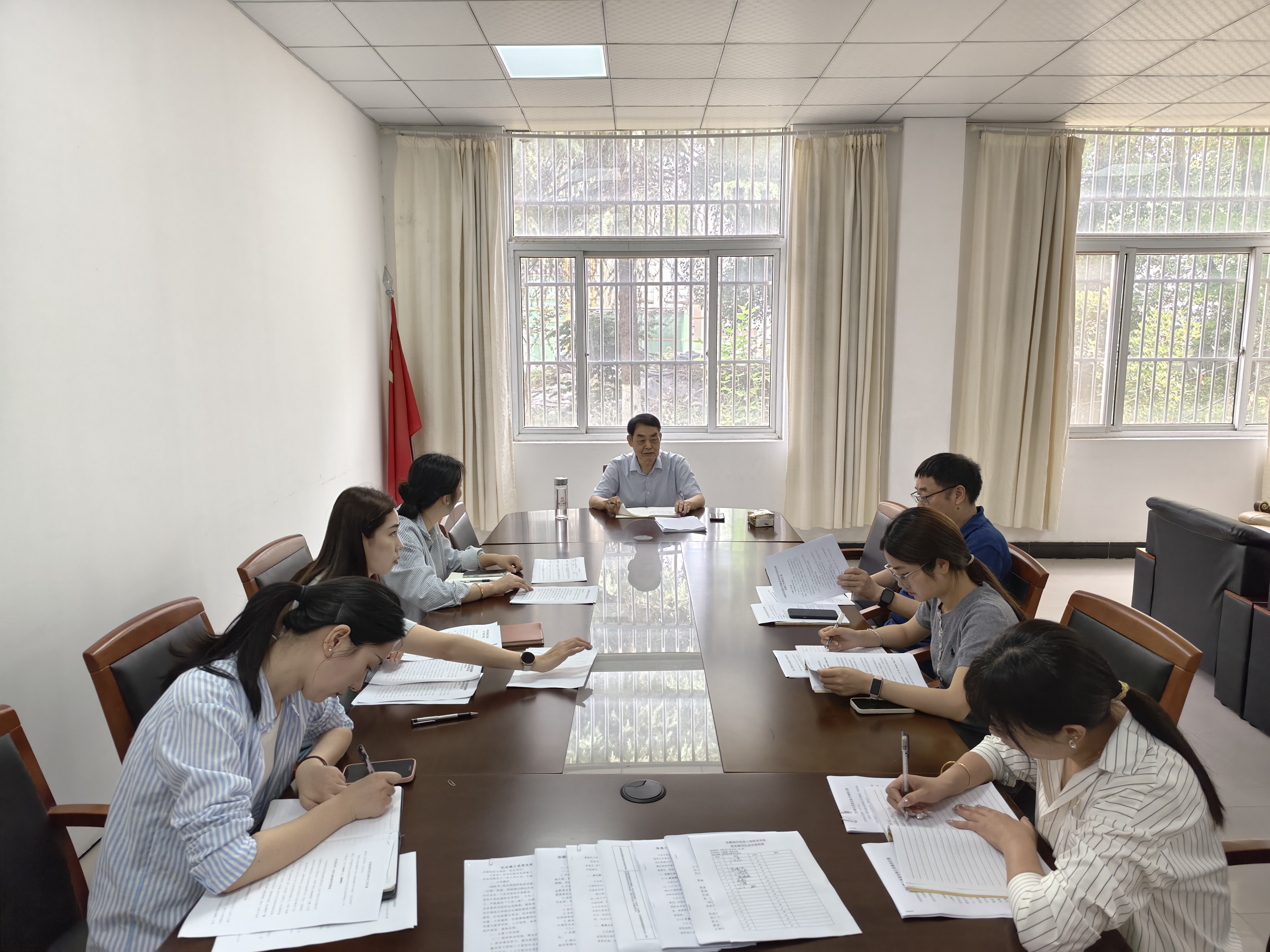 学院召开本学期第三次基层党支部 书记工作会议